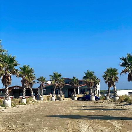 Готель Saint Tropez Durres Bisht Kamez Екстер'єр фото